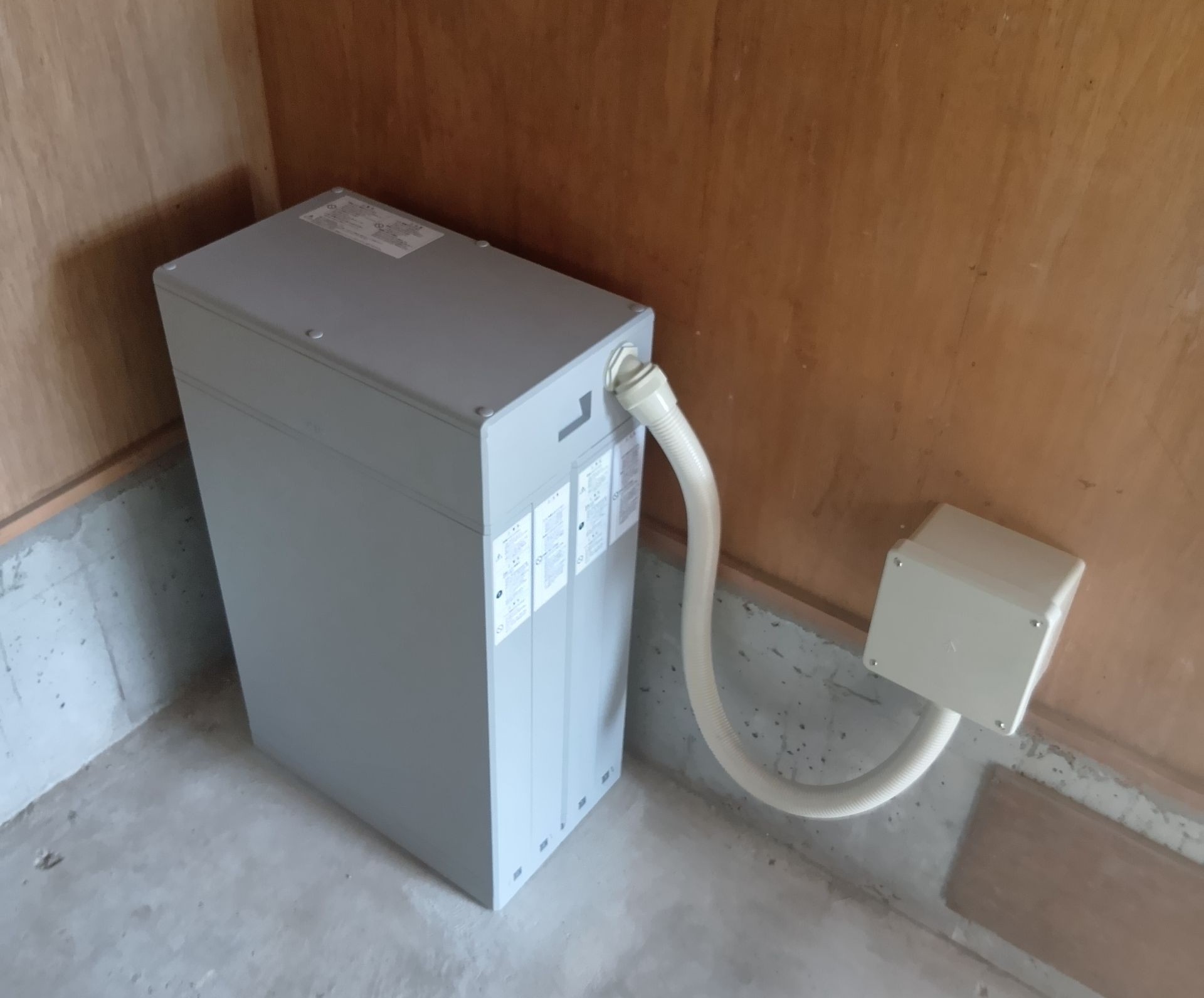 長州産業　蓄電システム設置完工
