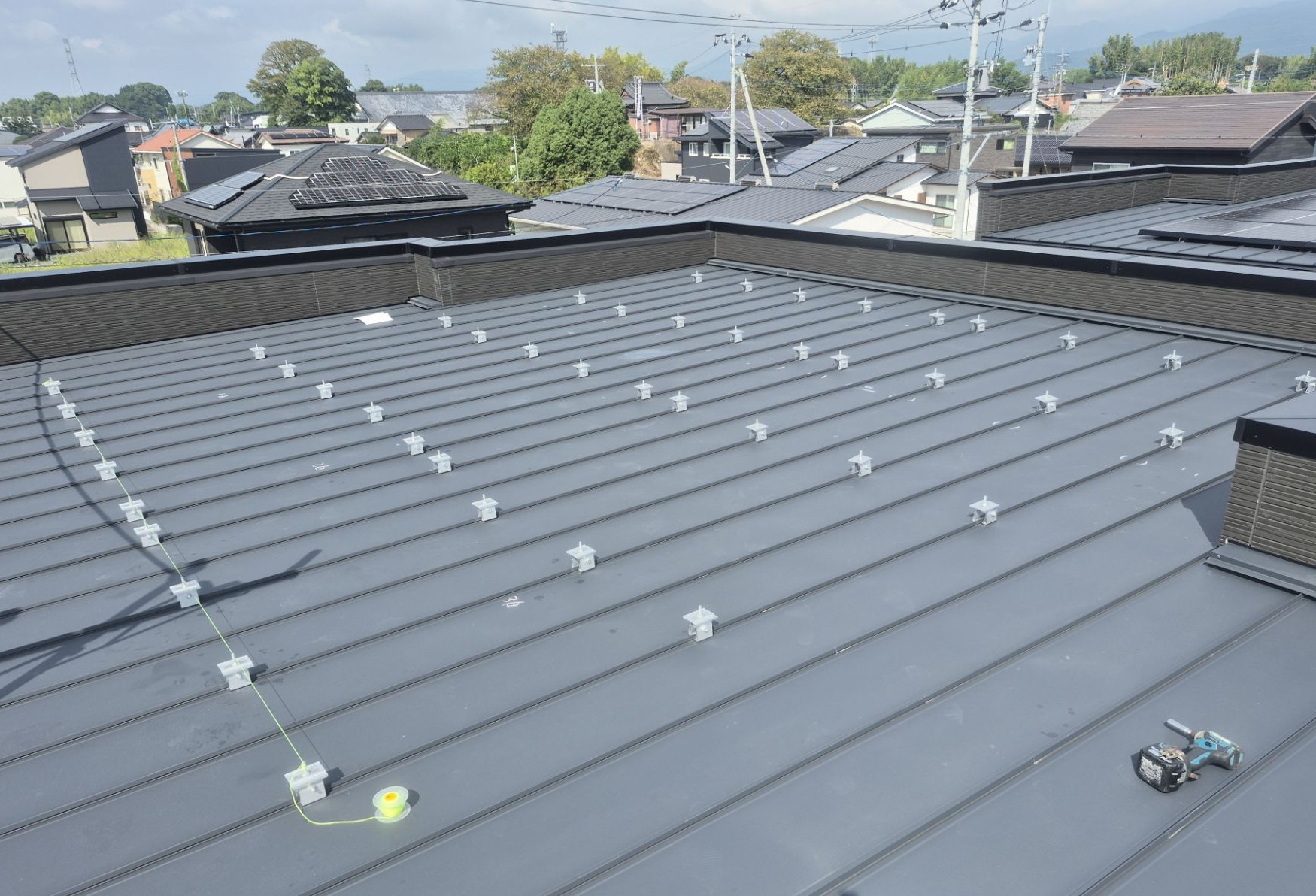 シャープ　太陽光発電システム設置完工