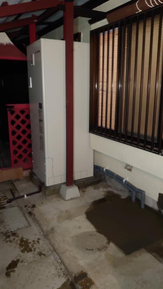基礎工事と電気温水器の設置