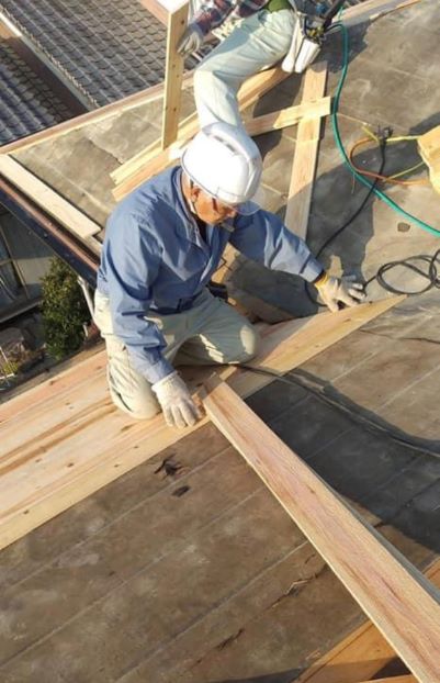 瓦葺き替え工事スタート